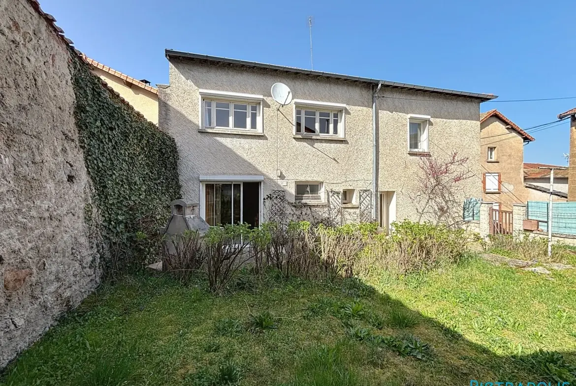 Spacieuse maison de village avec jardin à Coutouvre, proche Roanne 