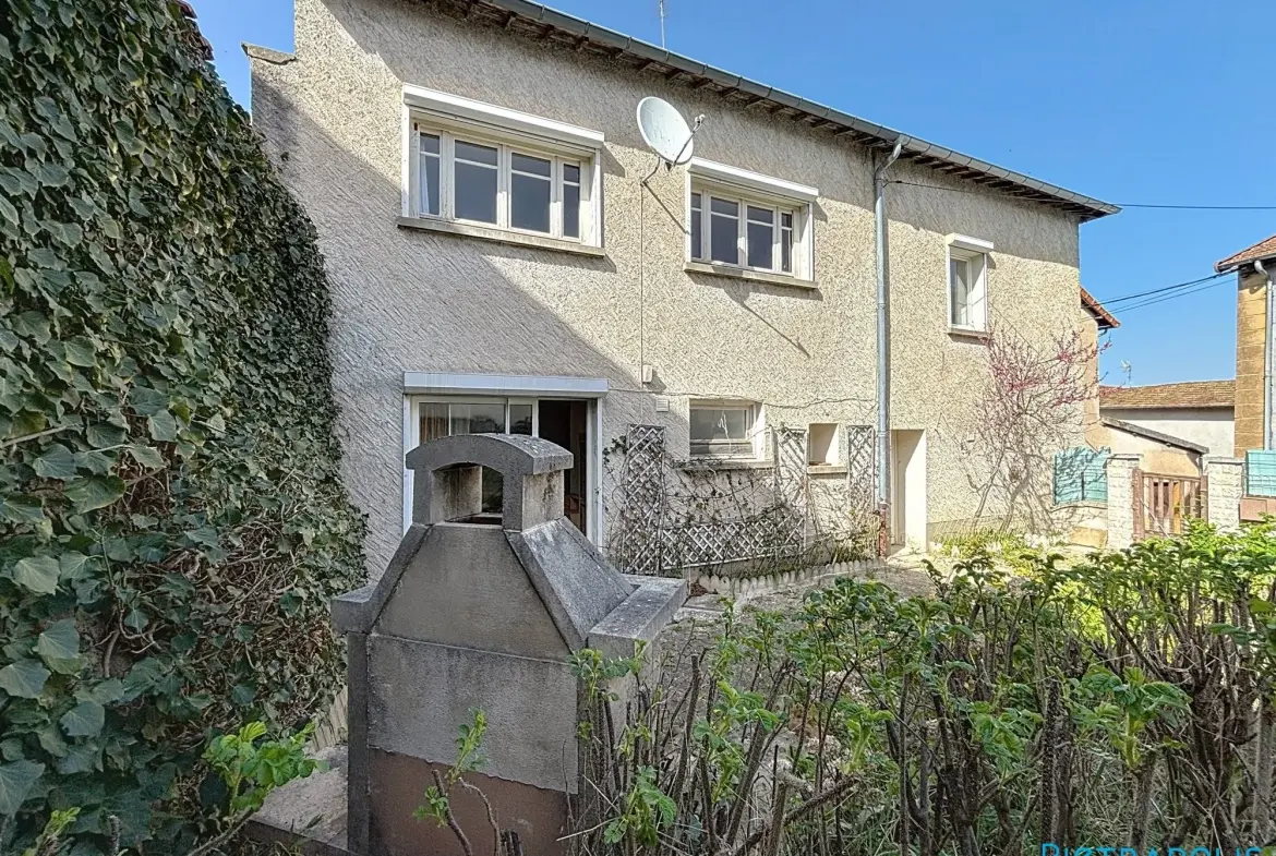 Spacieuse maison de village avec jardin à Coutouvre, proche Roanne 