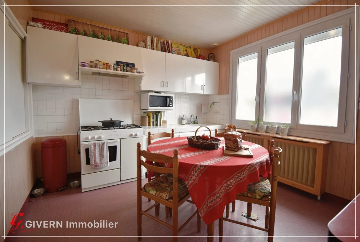 Maison à vendre à Le Croisty de 82 m² avec grand terrain et potentiel de rénovation 