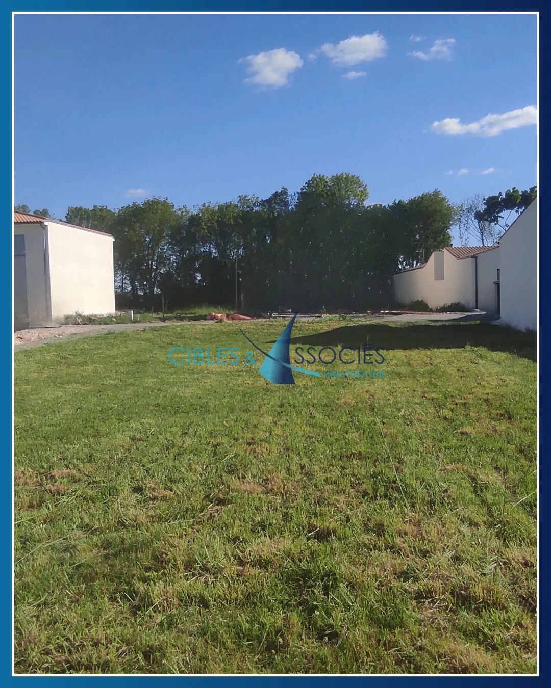 Terrain constructible de 501m² à Surgères - Lié à proximité du centre-ville 