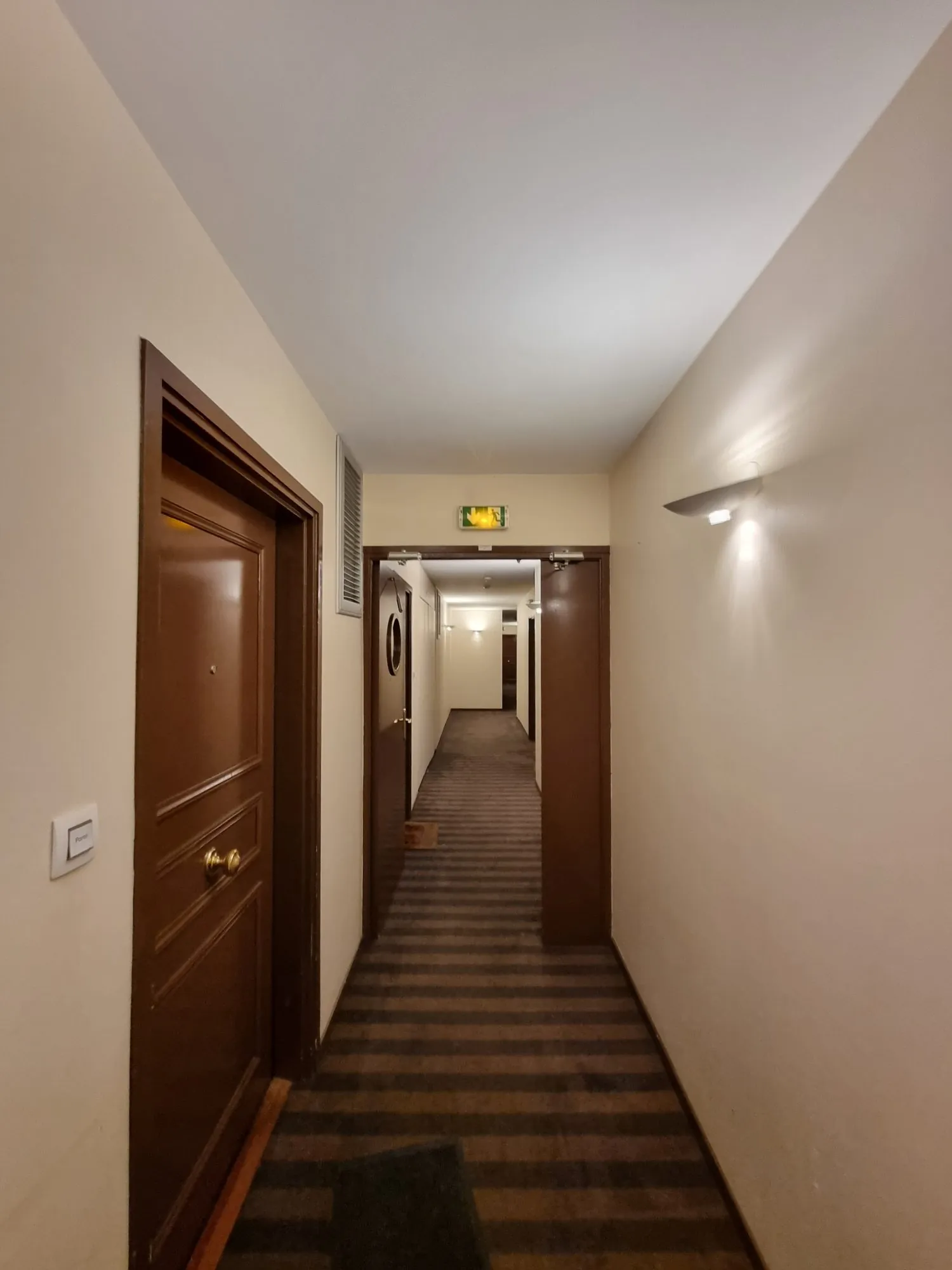 À vendre grand studio de 35 m² avec balcon à Trappes, proche de l'étang 