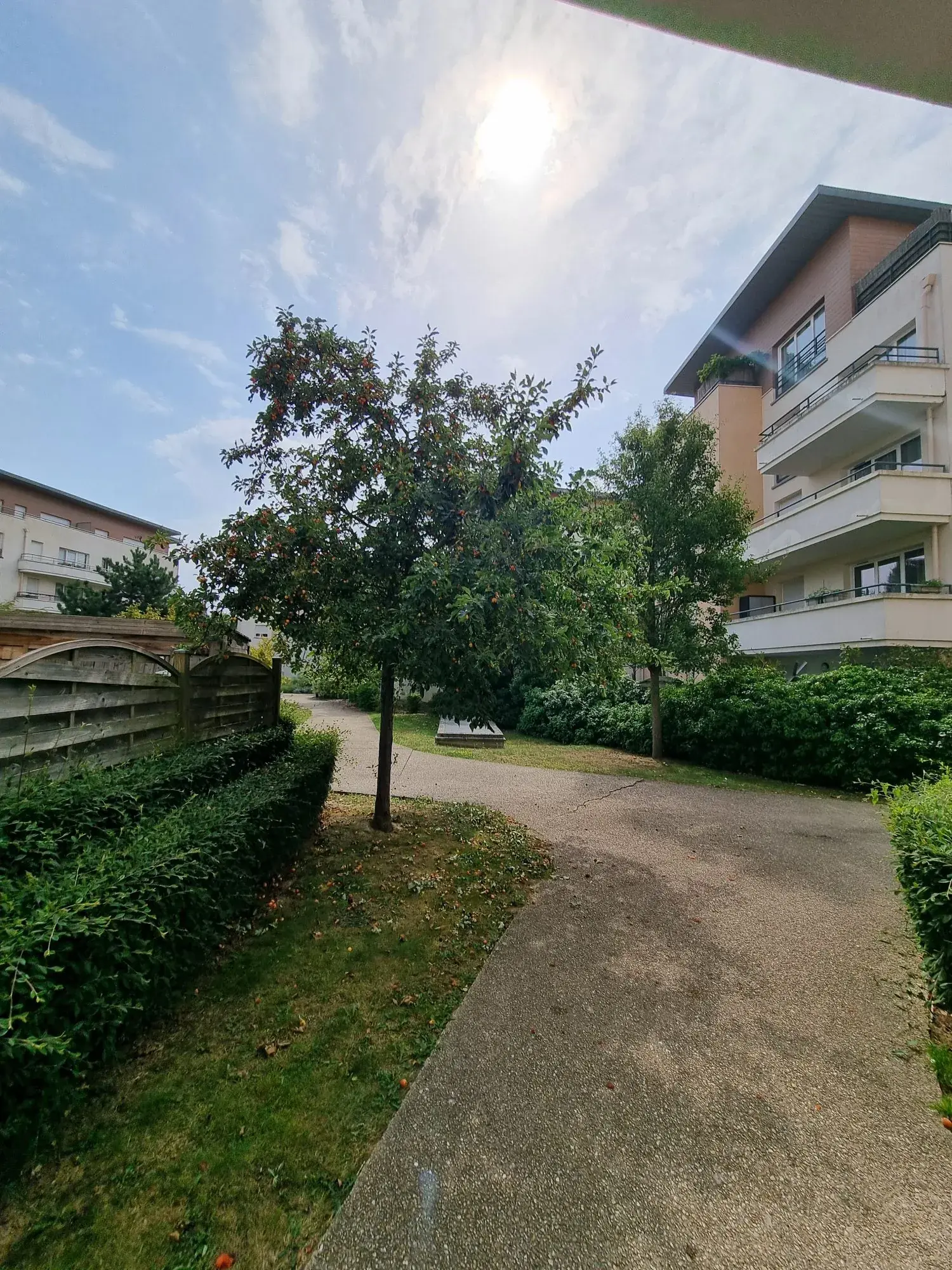 À vendre grand studio de 35 m² avec balcon à Trappes, proche de l'étang 