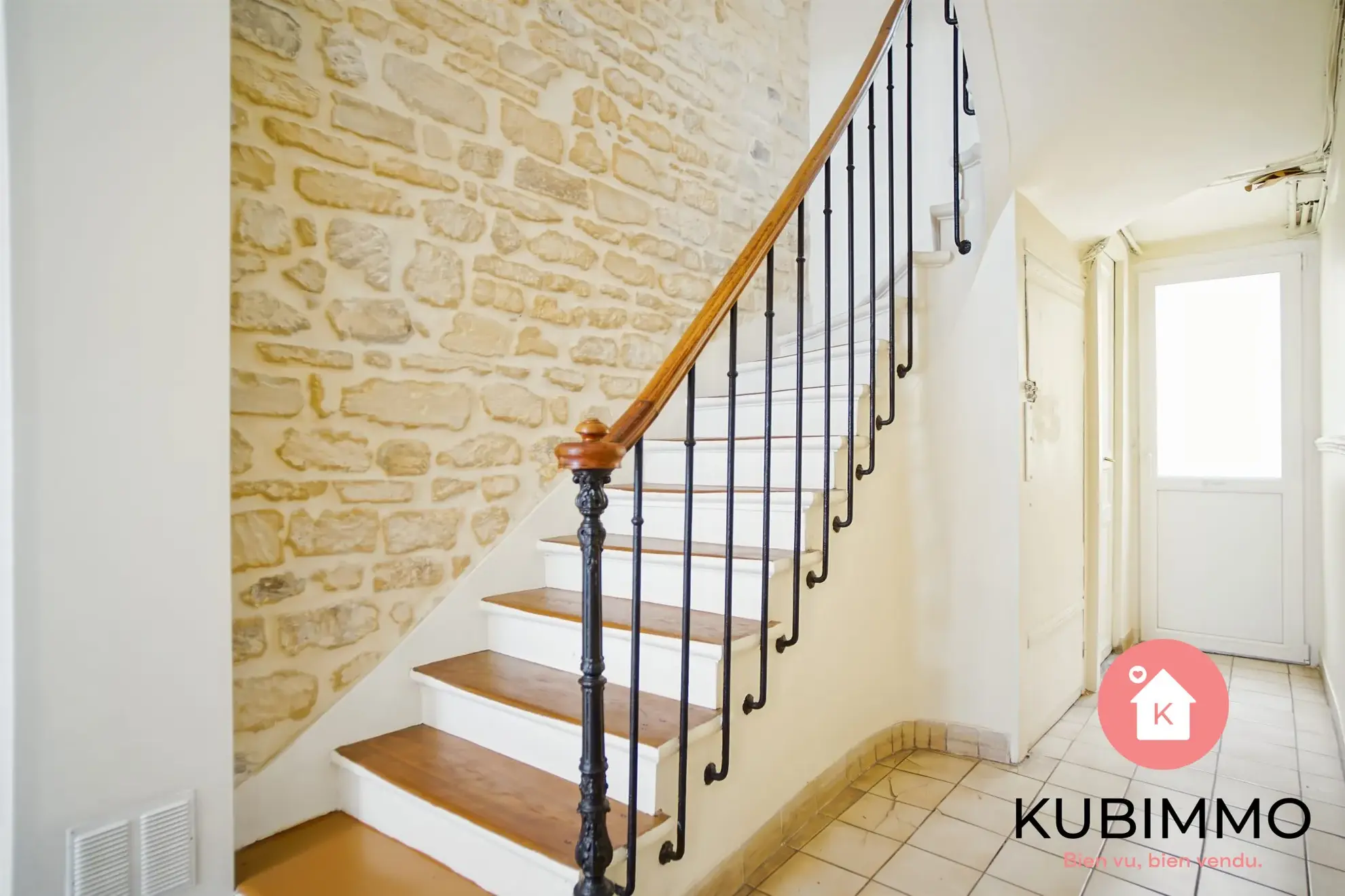 Appartement T2 à rénover au RDC dans le 18ème arrondissement de Paris 