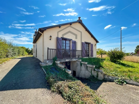 Maison à rénover avec grand jardin de 3 846 m² à Conches-en-Ouche