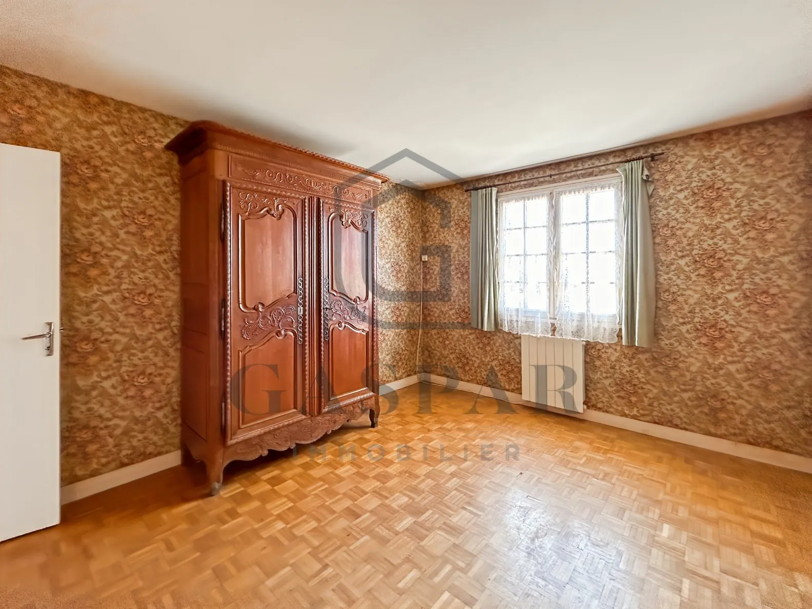 Maison à rénover avec grand jardin de 3 846 m² à Conches-en-Ouche 