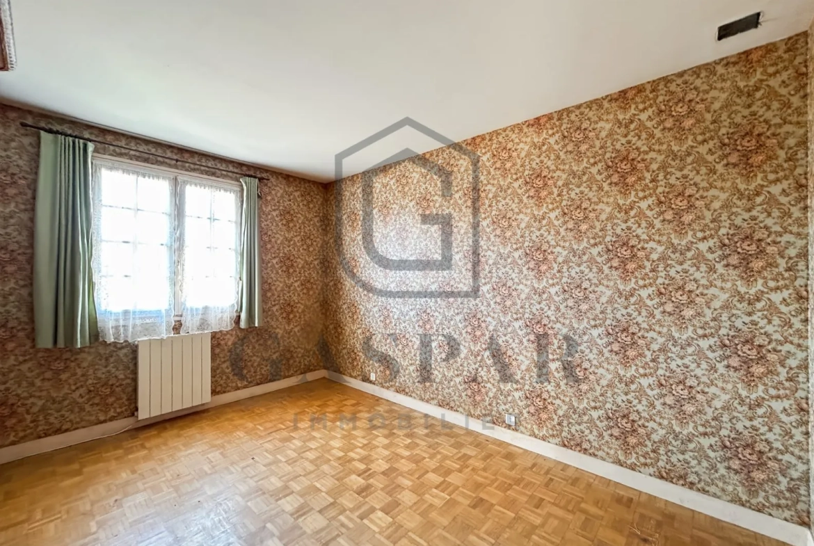 Maison à rénover avec grand jardin de 3 846 m² à Conches-en-Ouche 