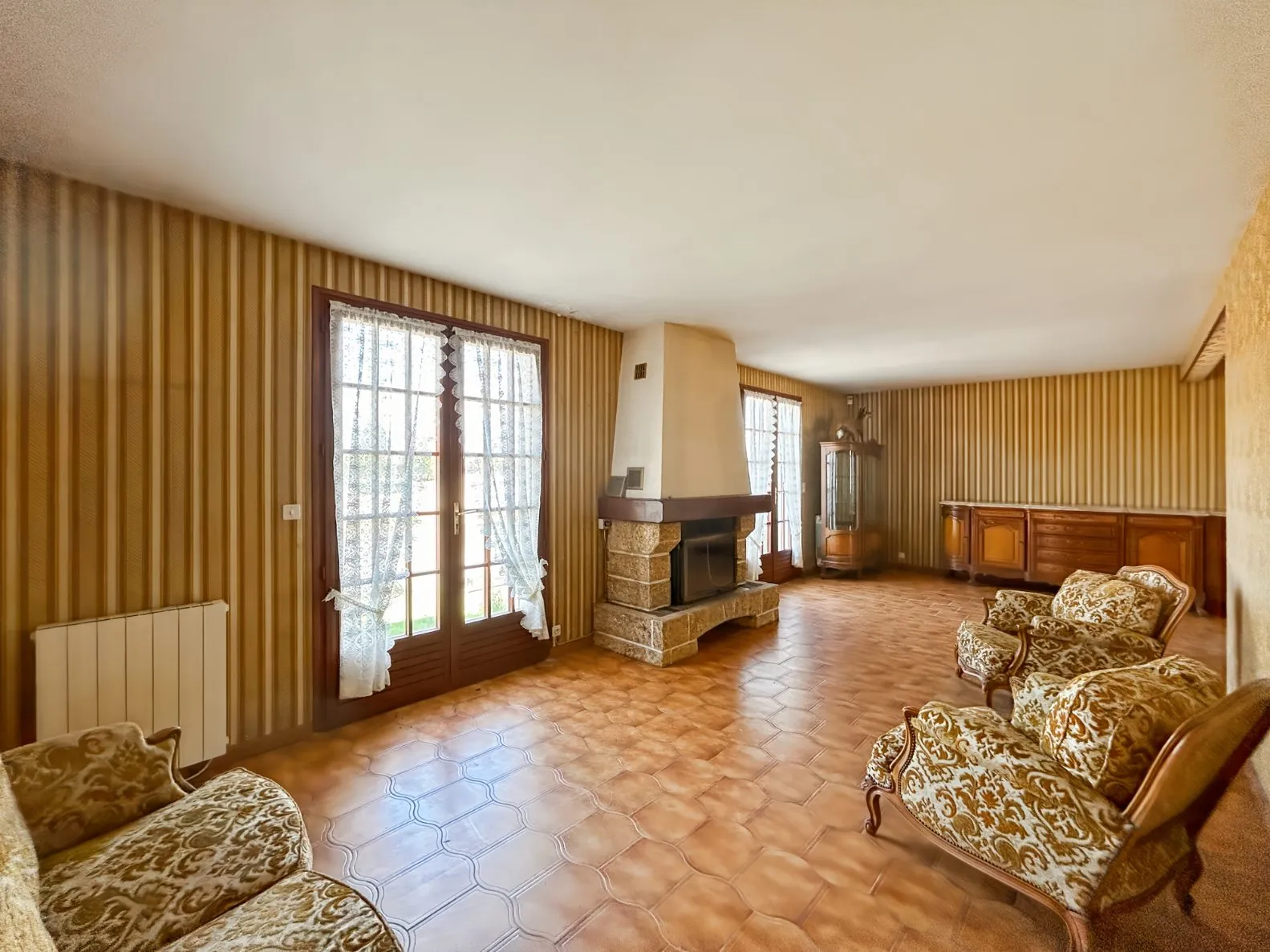 Maison à rénover avec grand jardin de 3 846 m² à Conches-en-Ouche 