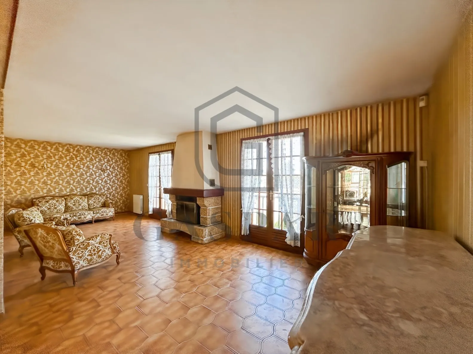 Maison à rénover avec grand jardin de 3 846 m² à Conches-en-Ouche 