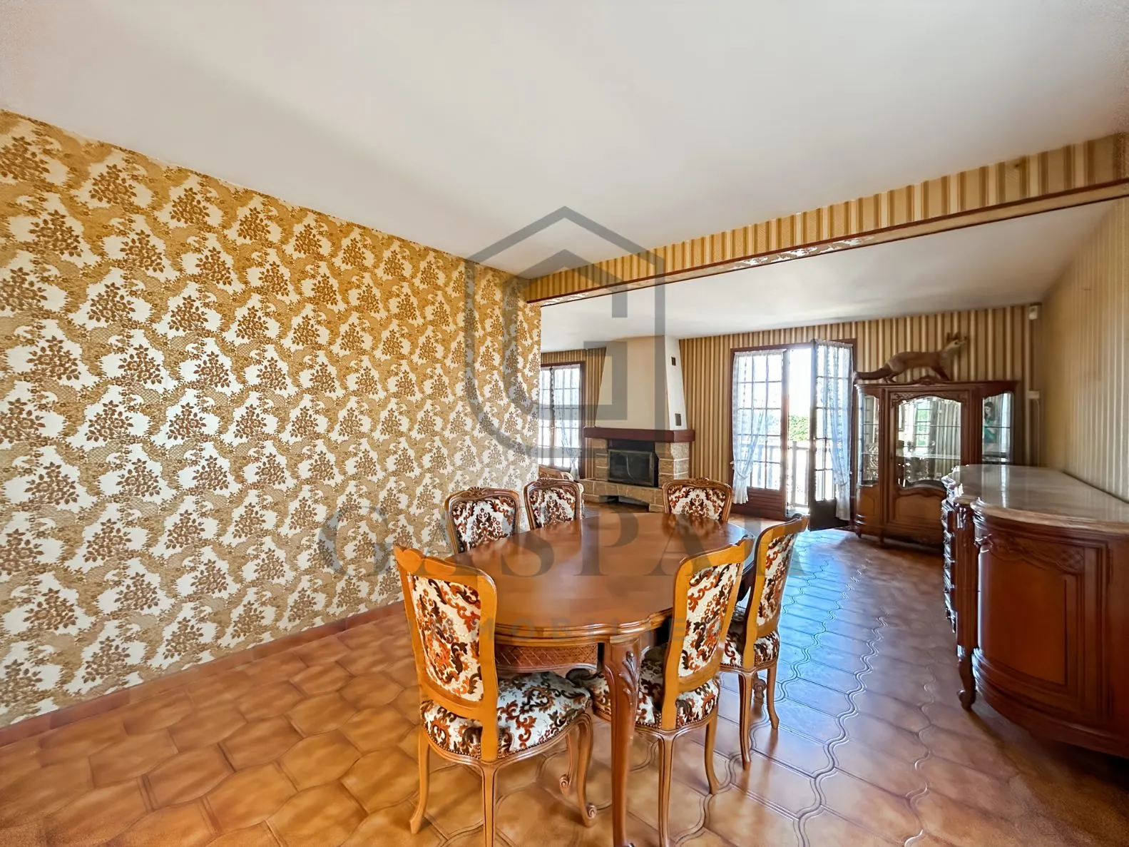 Maison à rénover avec grand jardin de 3 846 m² à Conches-en-Ouche 