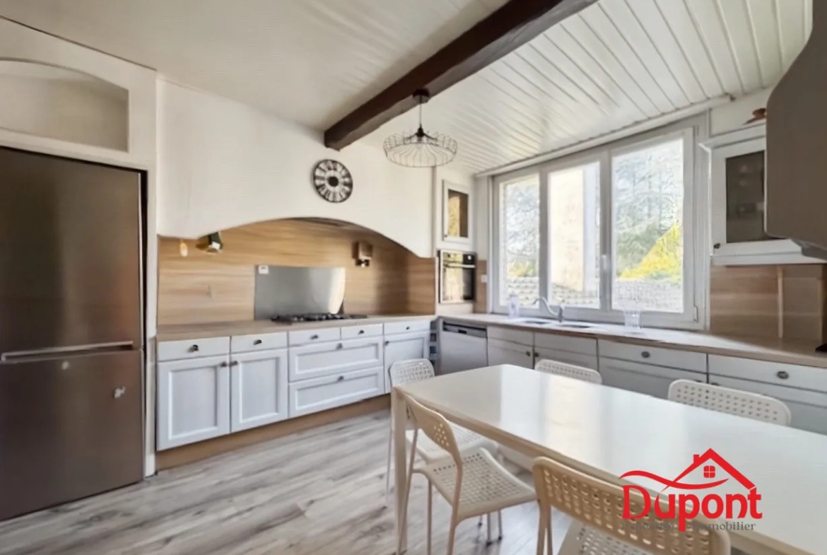 Belle maison familiale à Douchy-les-Mines avec jardin fleuri 