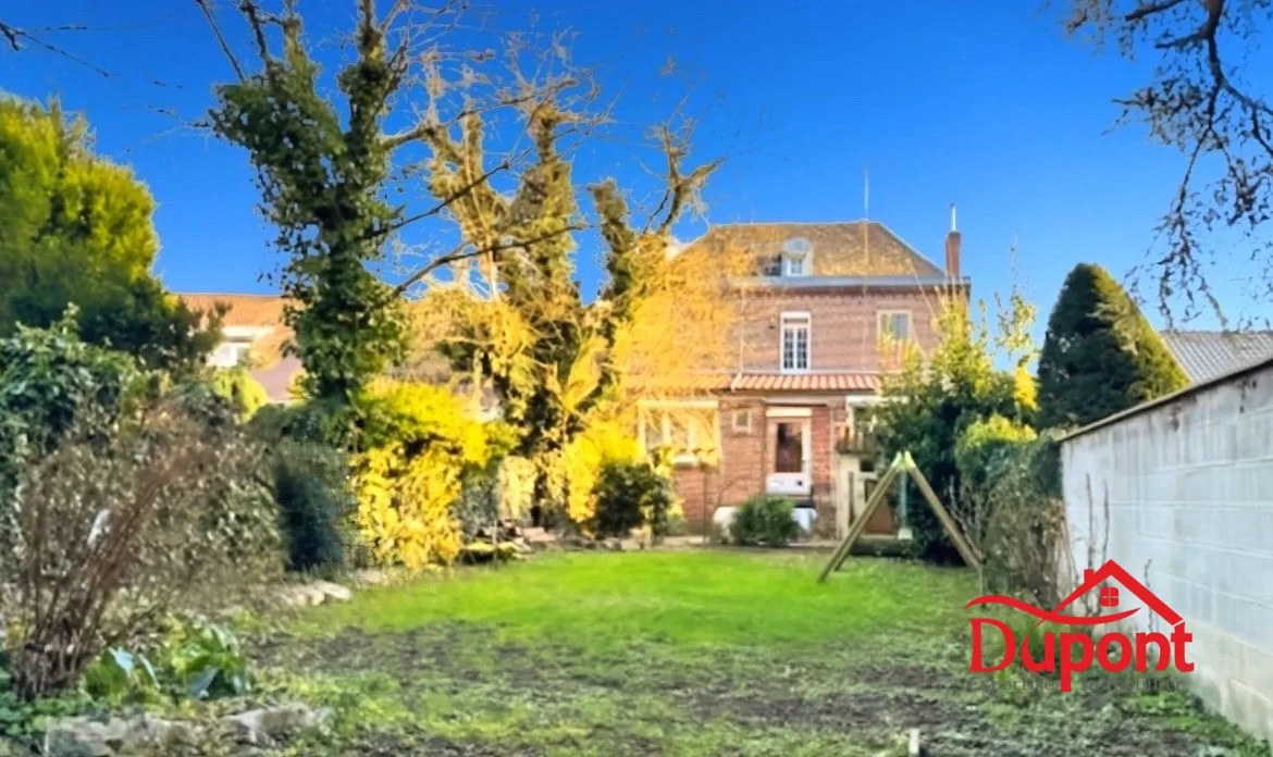 Belle maison familiale à Douchy-les-Mines avec jardin fleuri 