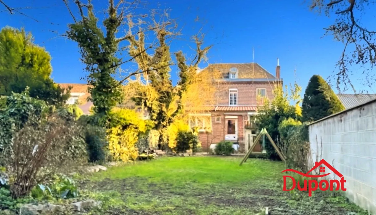 Belle maison familiale à Douchy-les-Mines avec jardin fleuri 