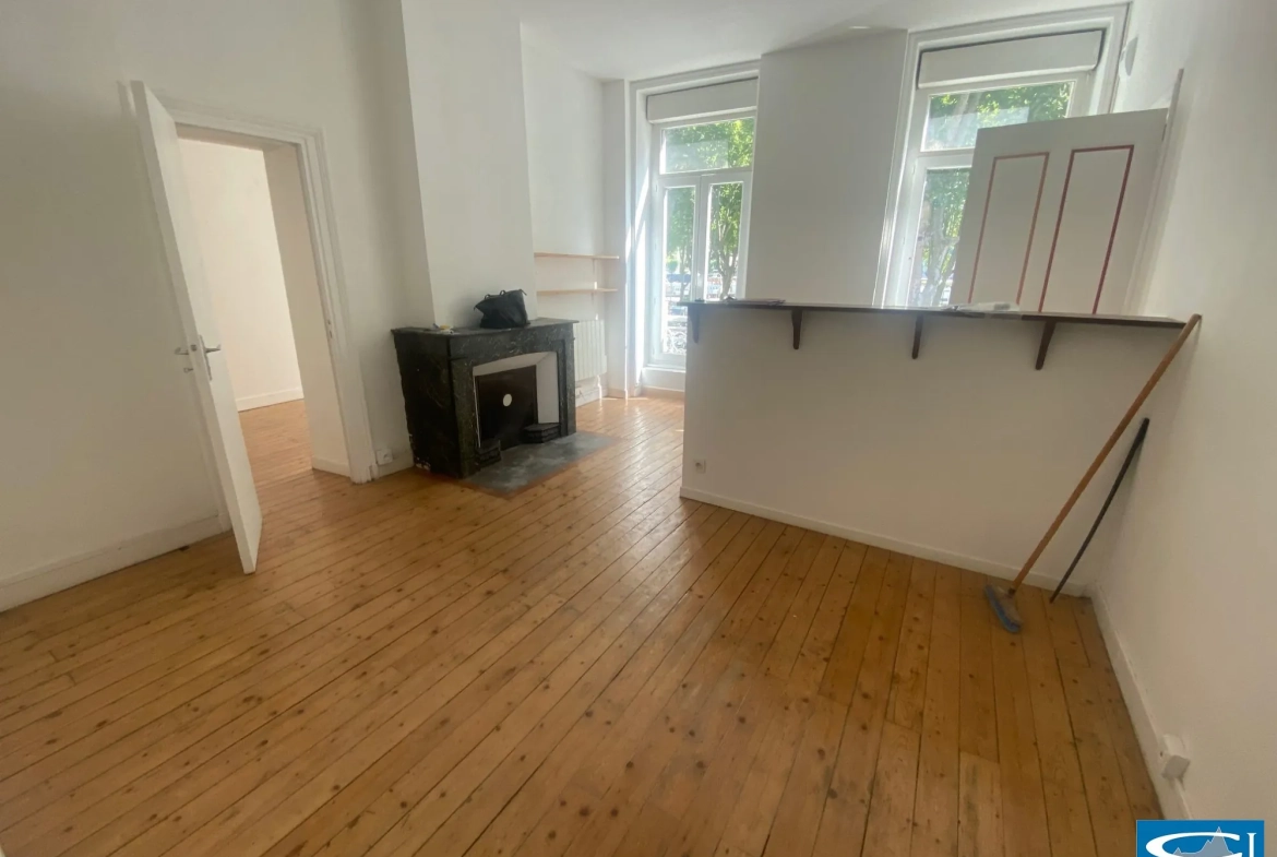 Appartement T1/2 avec balcon au 1er étage sur le quai Farconnet à Tournon-sur-Rhône 
