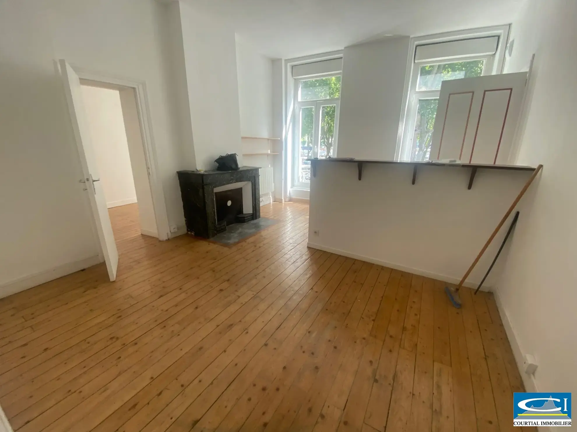 Appartement T1/2 avec balcon au 1er étage sur le quai Farconnet à Tournon-sur-Rhône 