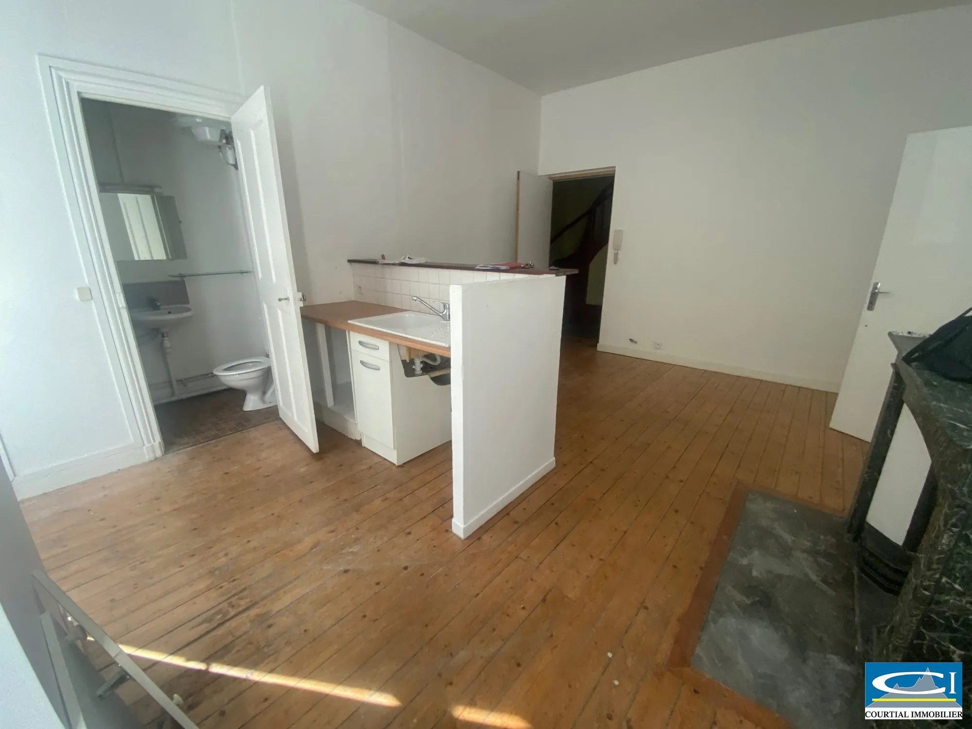 Appartement T1/2 avec balcon au 1er étage sur le quai Farconnet à Tournon-sur-Rhône 