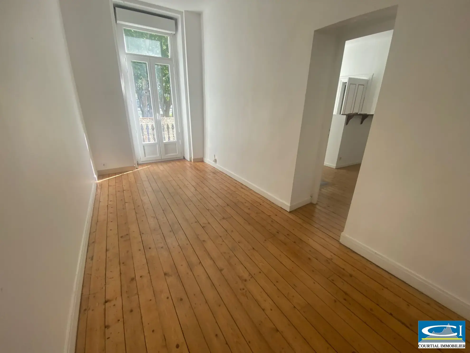 Appartement T1/2 avec balcon au 1er étage sur le quai Farconnet à Tournon-sur-Rhône 