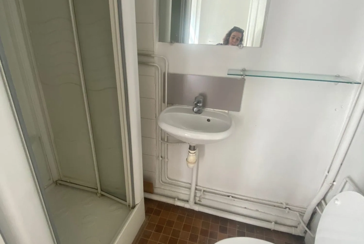 Appartement T1/2 avec balcon au 1er étage sur le quai Farconnet à Tournon-sur-Rhône 