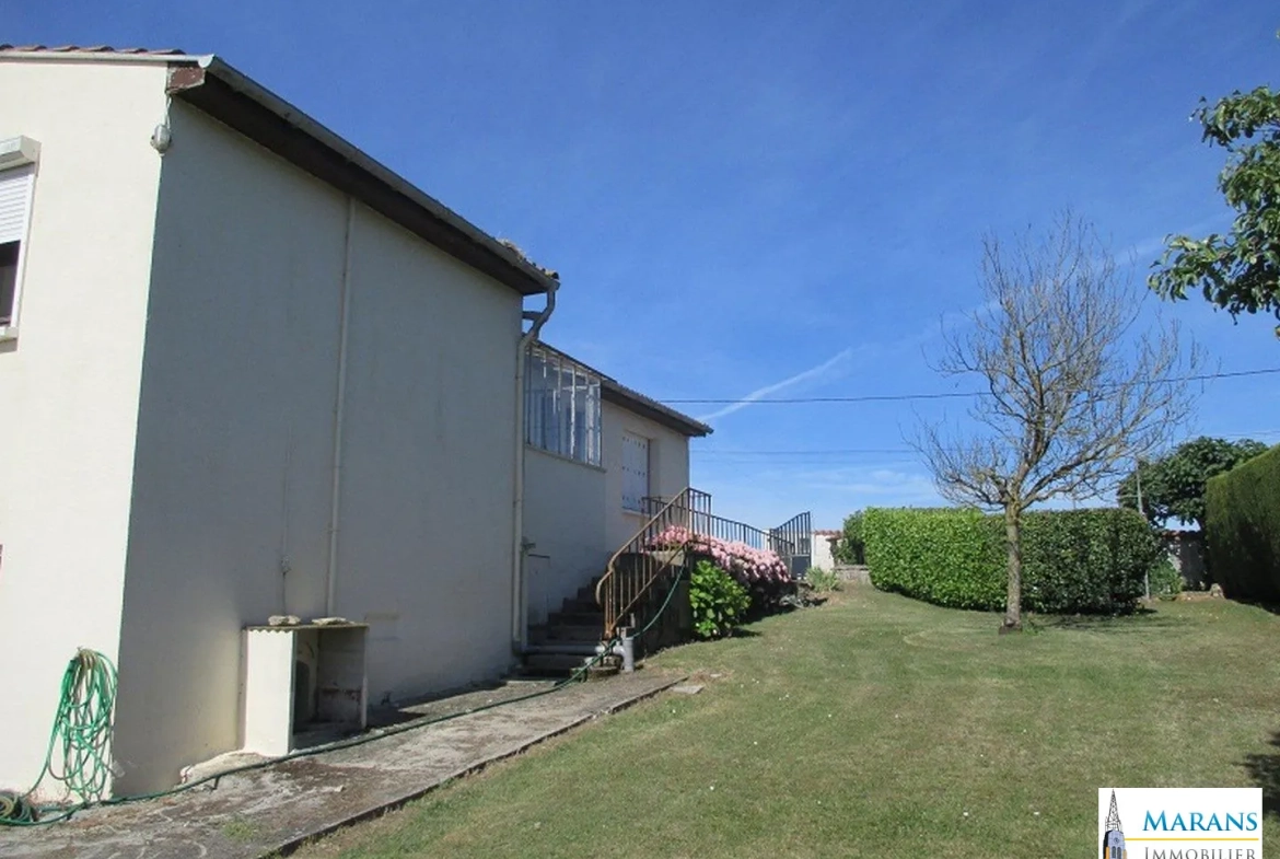 Côté Nord maison Entrée N°2 Vente d’un ensemble immobilier de deux maisons avec piscine à Sableau 