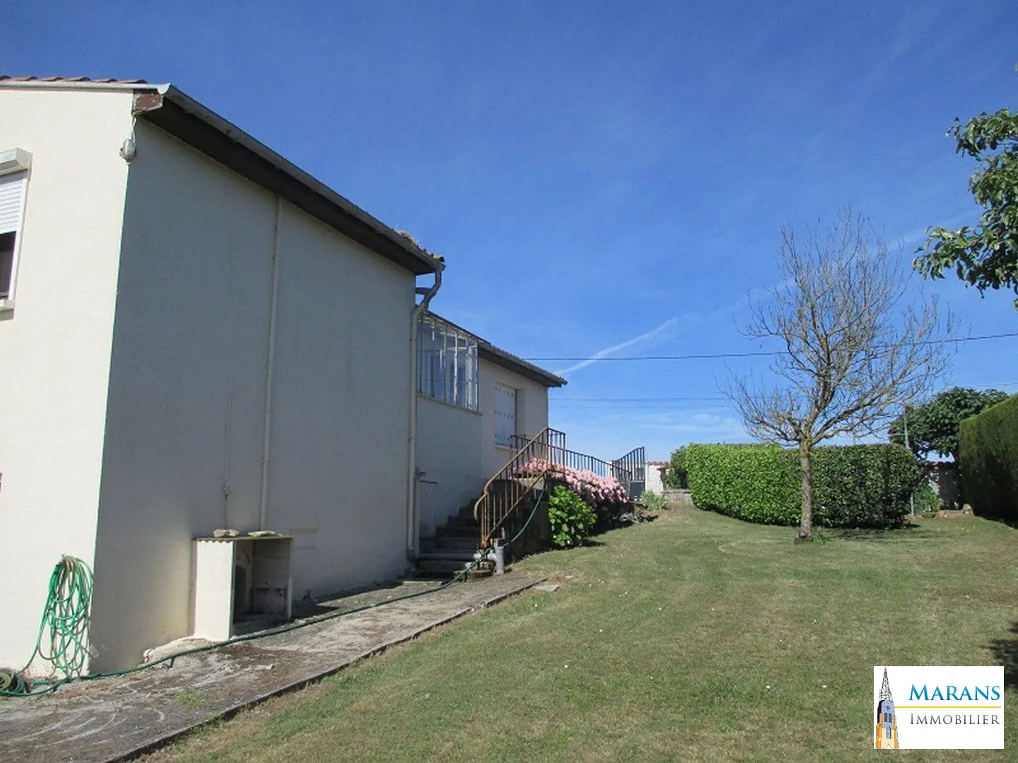 Côté Nord maison Entrée N°2 Vente d’un ensemble immobilier de deux maisons avec piscine à Sableau 