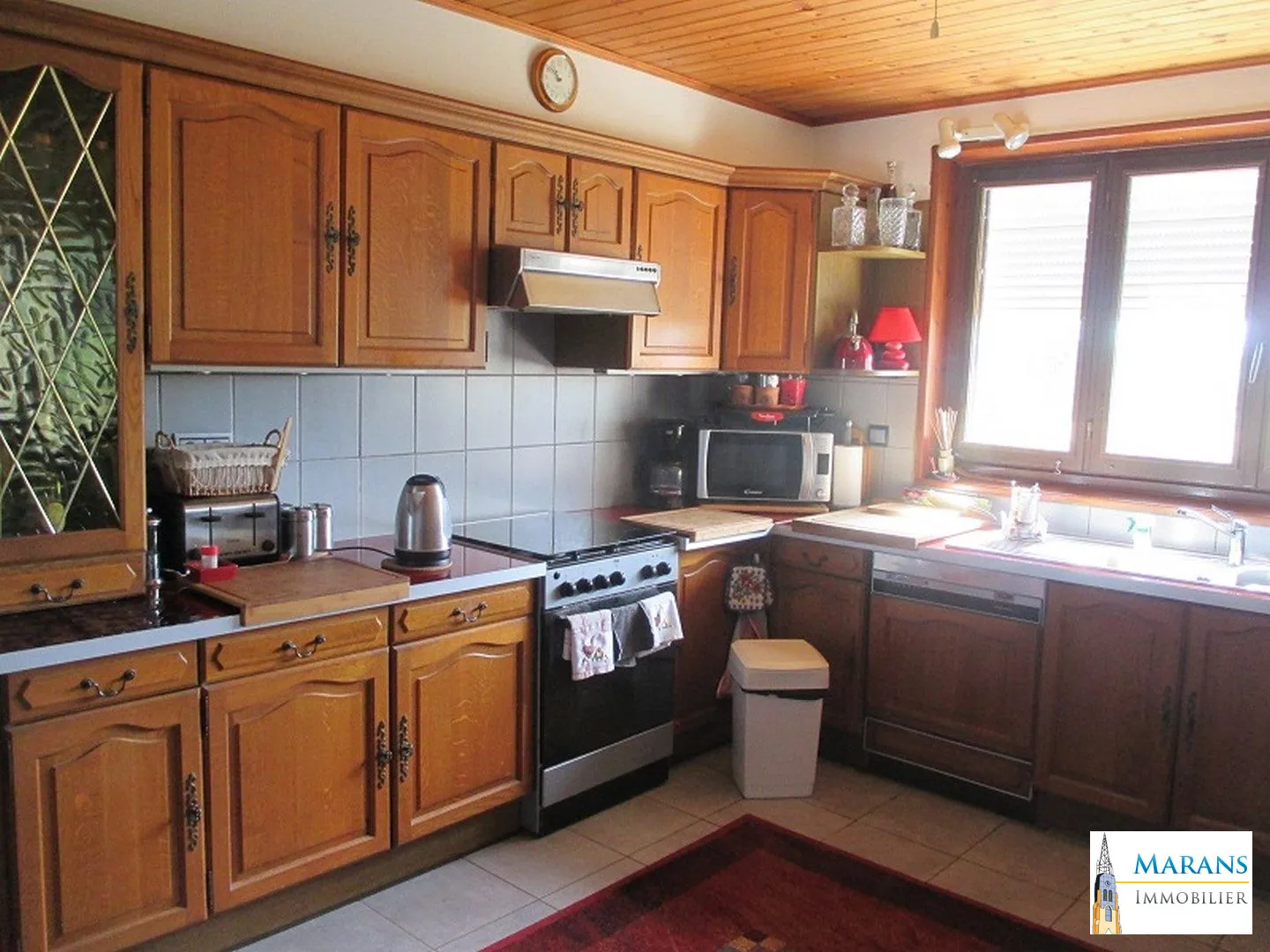 Cuisine maisonb Vente d’un ensemble immobilier de deux maisons avec piscine à Sableau 