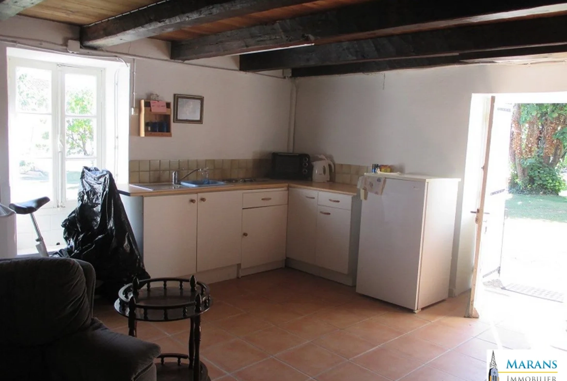 Gîte pièce de vie Vente d’un ensemble immobilier de deux maisons avec piscine à Sableau 