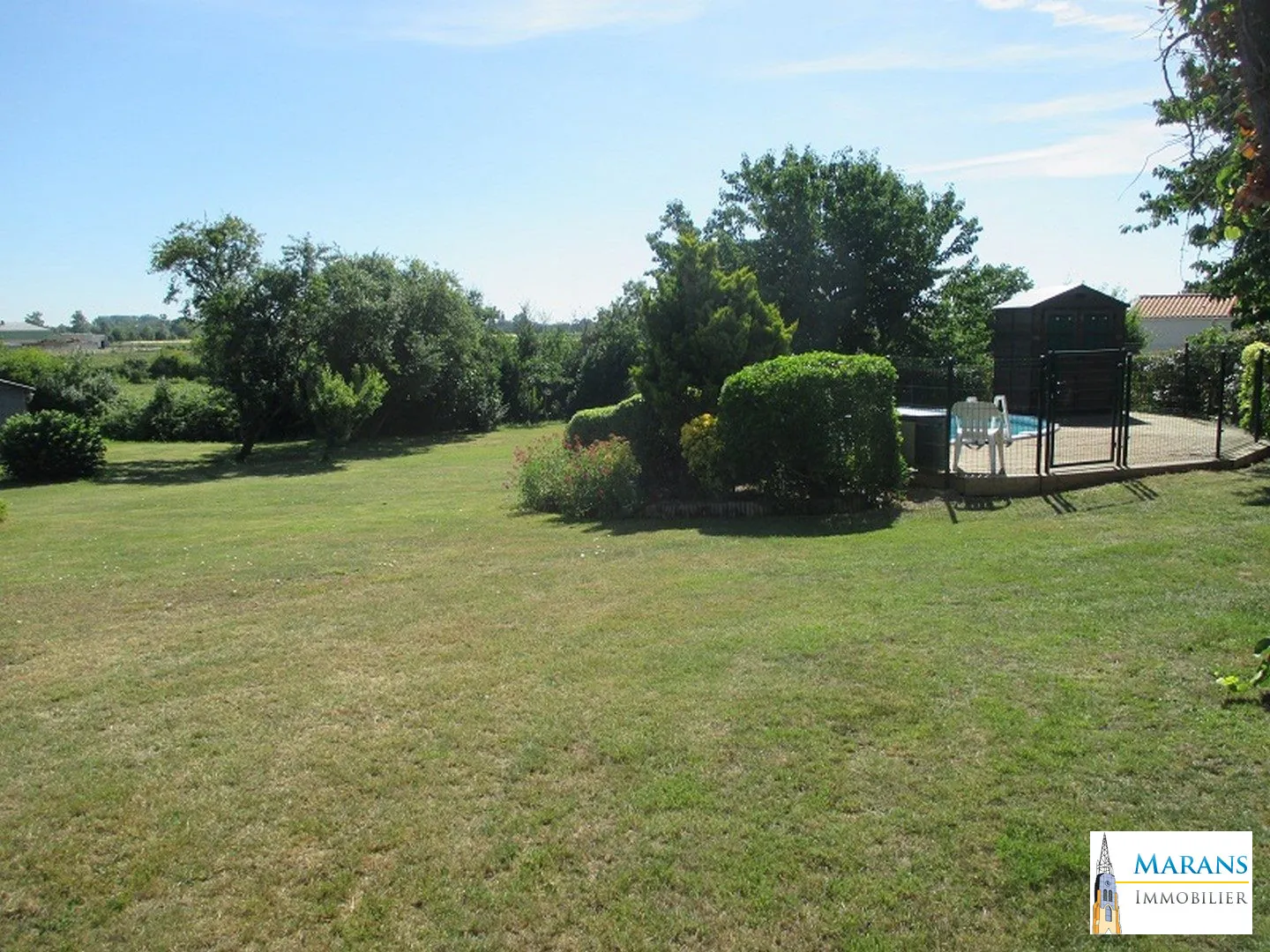 Terrain divisible constructible Vente d’un ensemble immobilier de deux maisons avec piscine à Sableau 