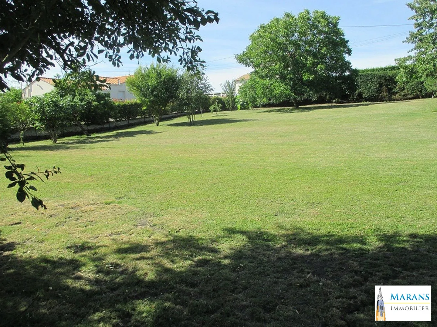 Terrain constructible divisible Vente d’un ensemble immobilier de deux maisons avec piscine à Sableau 