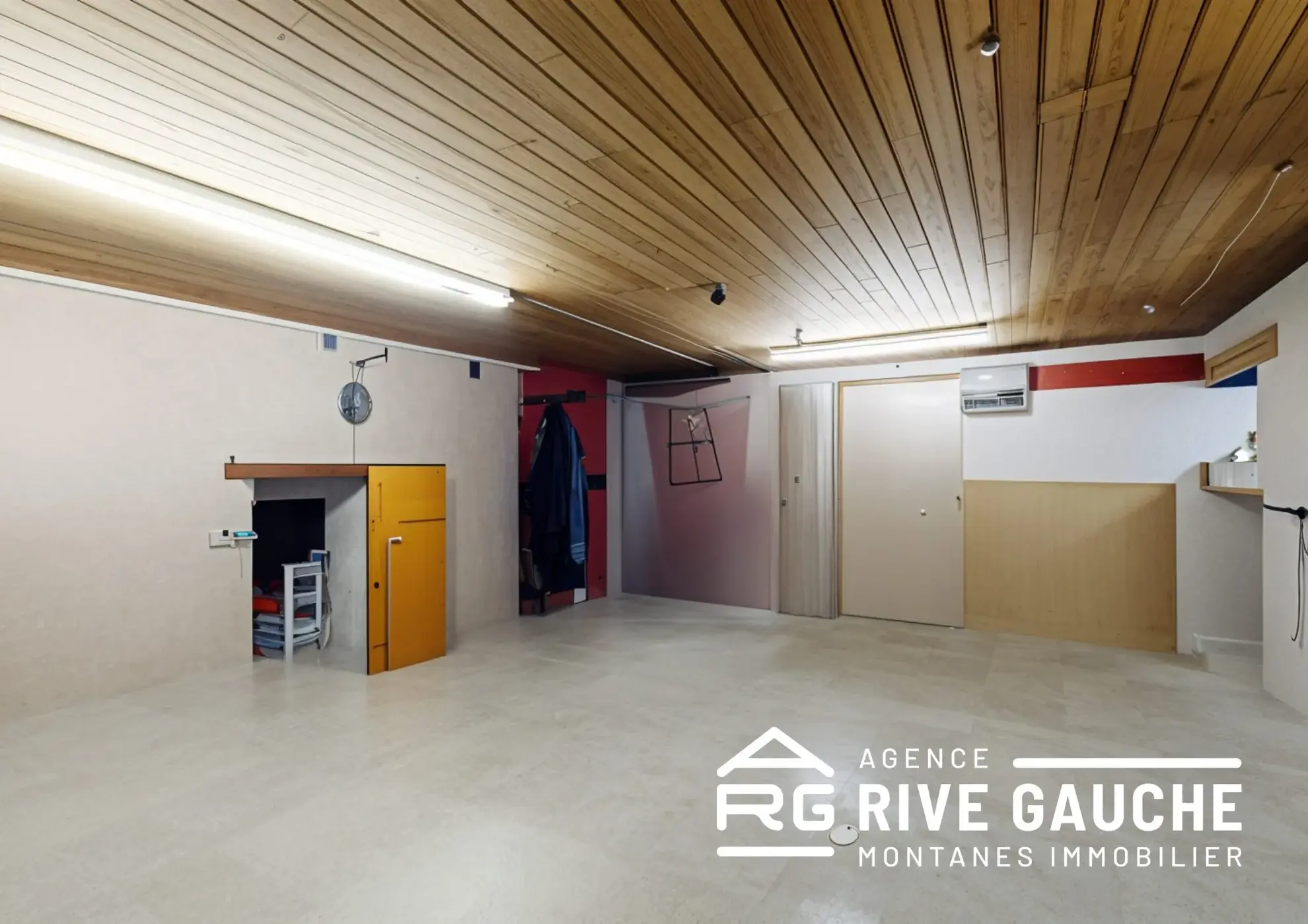 Maison à vendre à Roussillon - Charme d’époque avec travaux à prévoir 