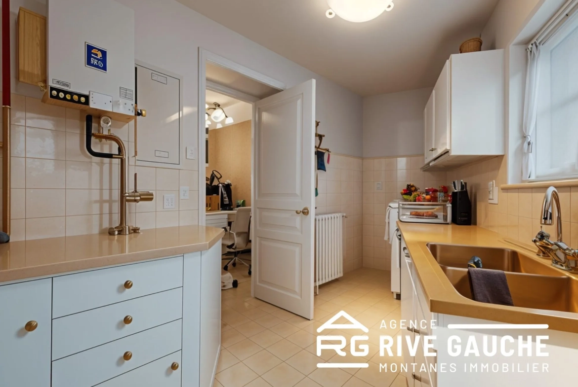Maison à vendre à Roussillon - Charme d’époque avec travaux à prévoir 