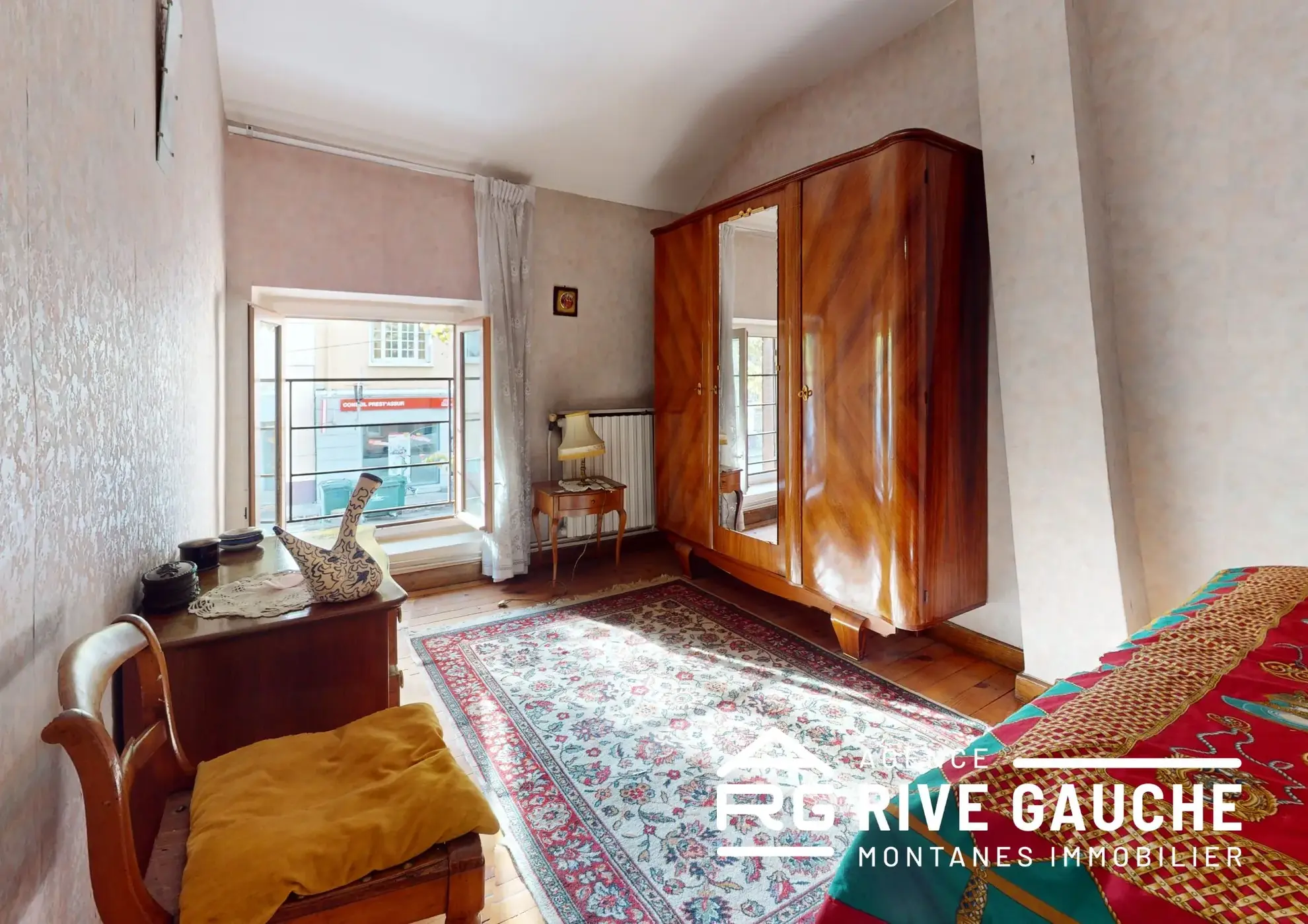 Maison à vendre à Roussillon - Charme d’époque avec travaux à prévoir 