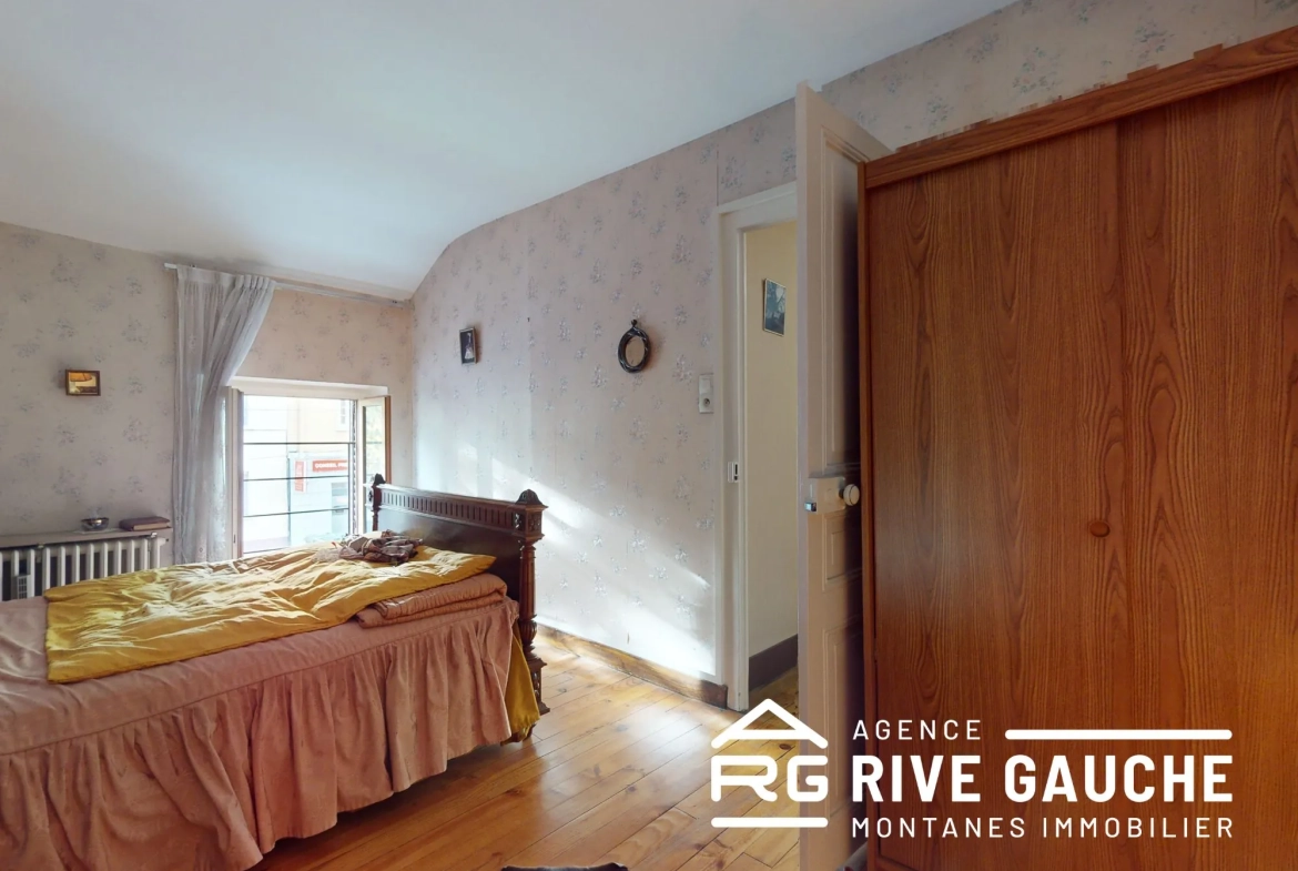 Maison à vendre à Roussillon - Charme d’époque avec travaux à prévoir 