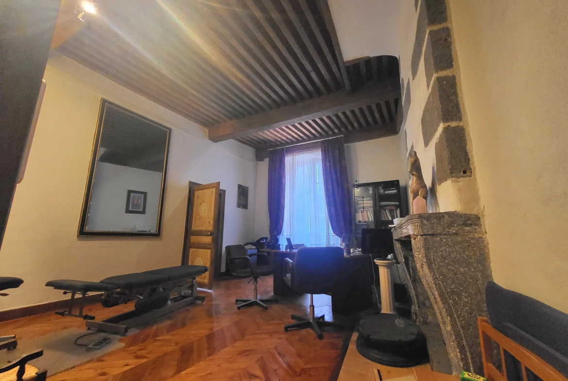 Local professionnel de 84 m² à Clermont-Ferrand, idéal pour activité libérale ou médical 