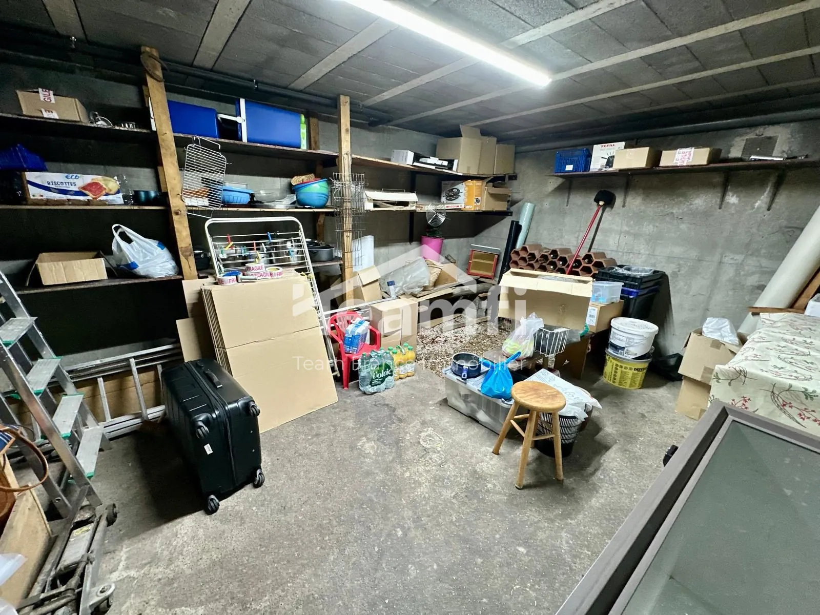 Maison avec jardin et garage aménagé à Thiers, vue dégagée 