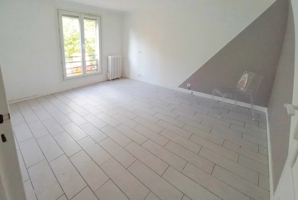 Appartement 4 pièces lumineux à Créteil, proximité métro et commerces 