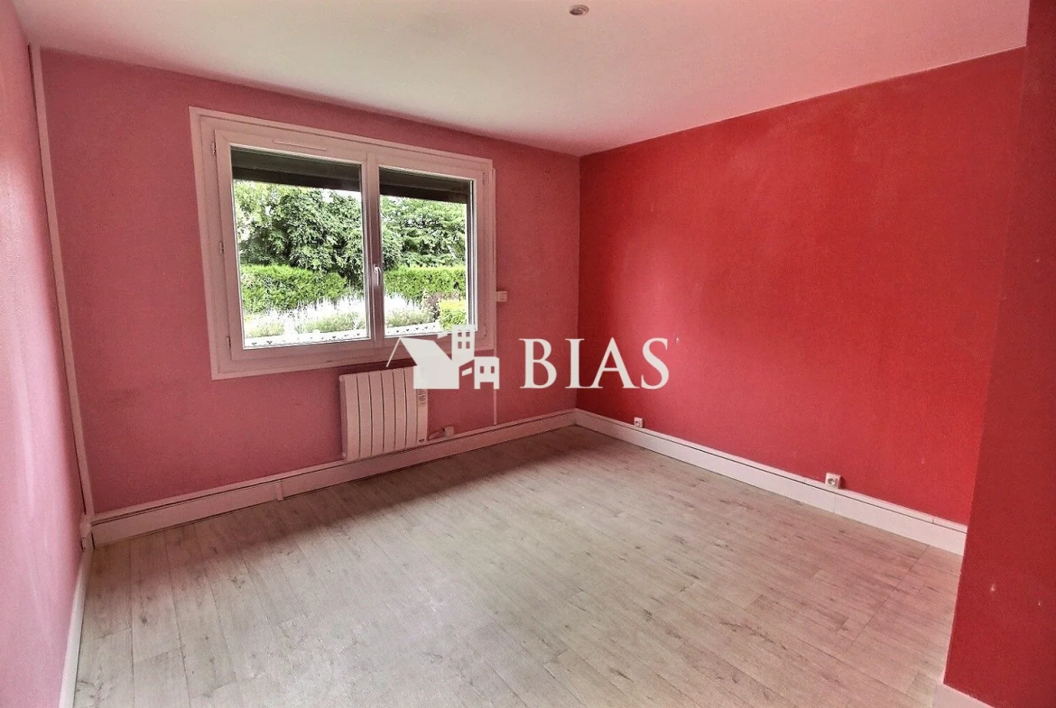 Maison de plain-pied à Saint-Ouen-de-Thouberville avec grand terrain en vente 