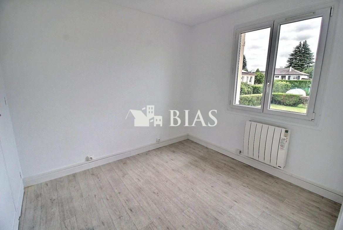 Maison de plain-pied à Saint-Ouen-de-Thouberville avec grand terrain en vente 