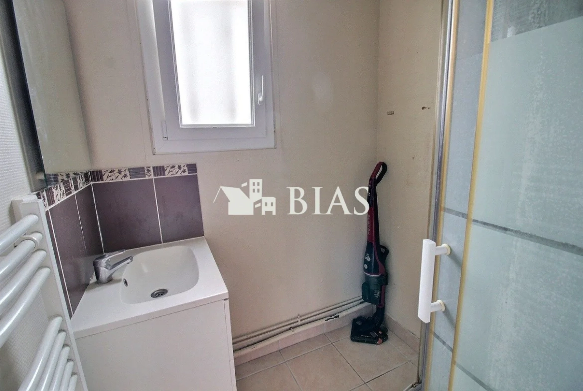 Maison de plain-pied à Saint-Ouen-de-Thouberville avec grand terrain en vente 