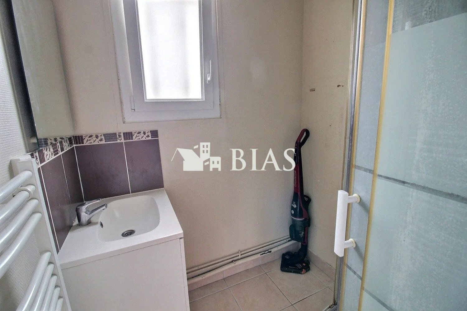 Maison de plain-pied à Saint-Ouen-de-Thouberville avec grand terrain en vente 