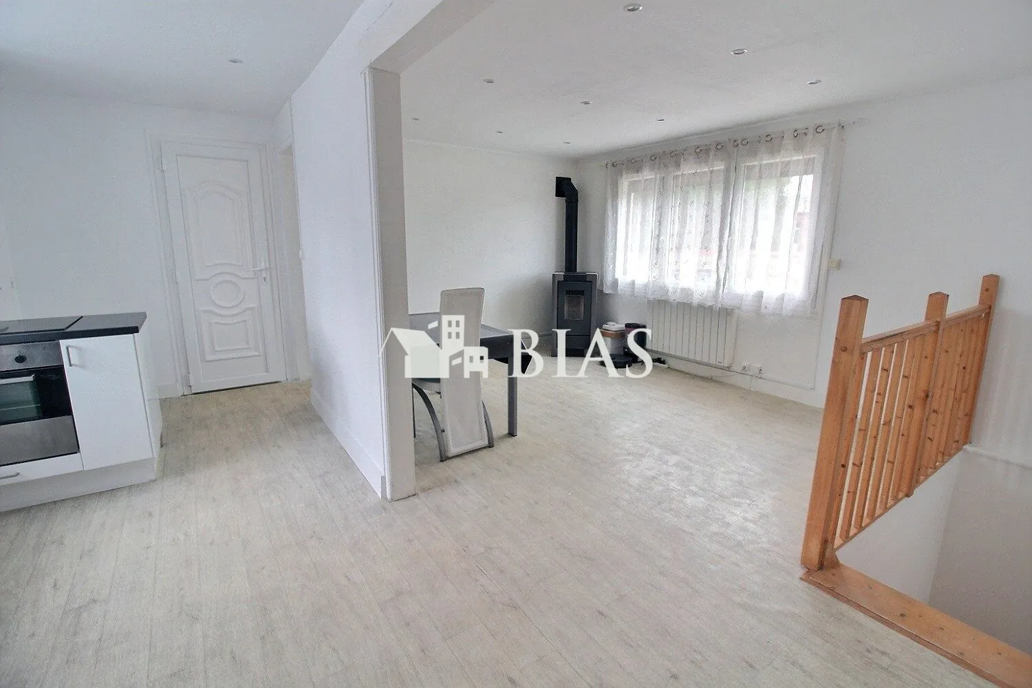 Maison de plain-pied à Saint-Ouen-de-Thouberville avec grand terrain en vente 