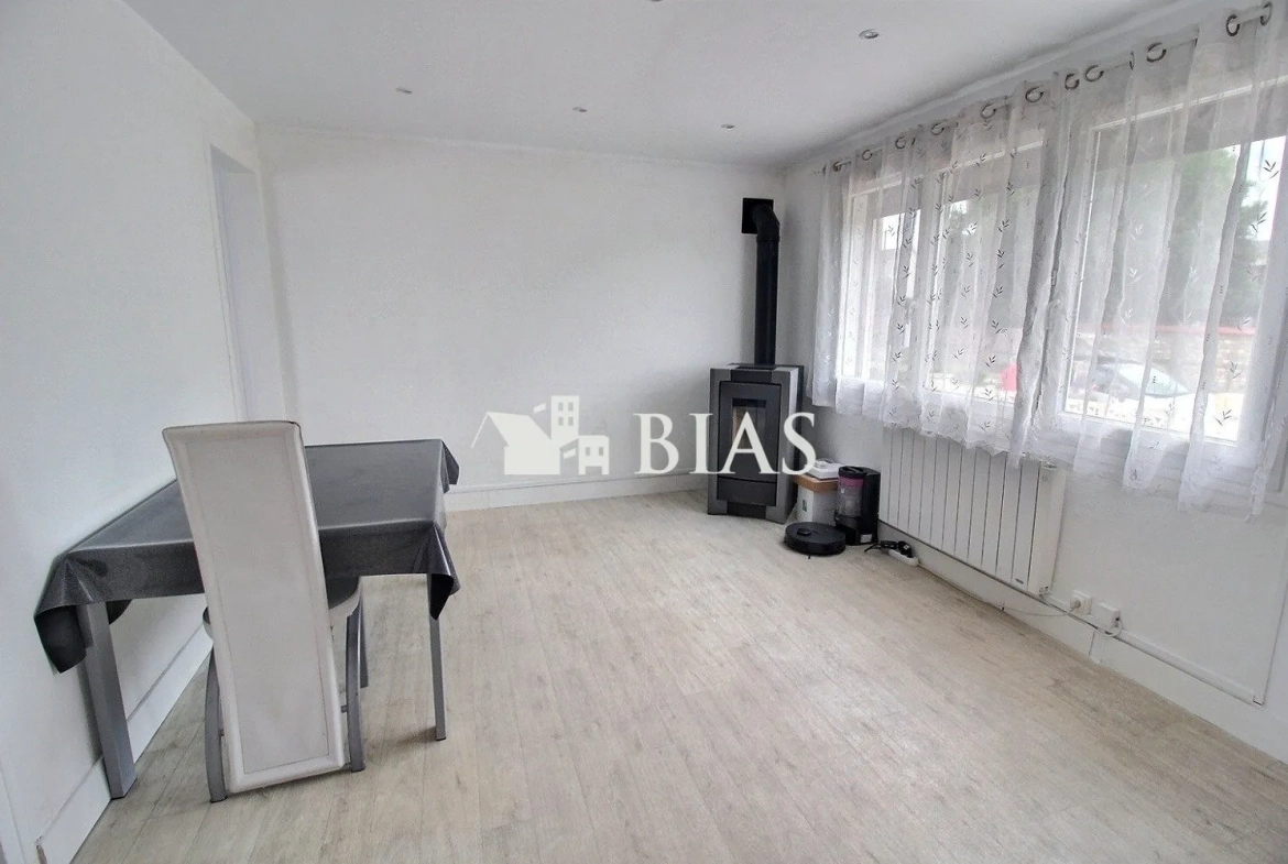 Maison de plain-pied à Saint-Ouen-de-Thouberville avec grand terrain en vente 