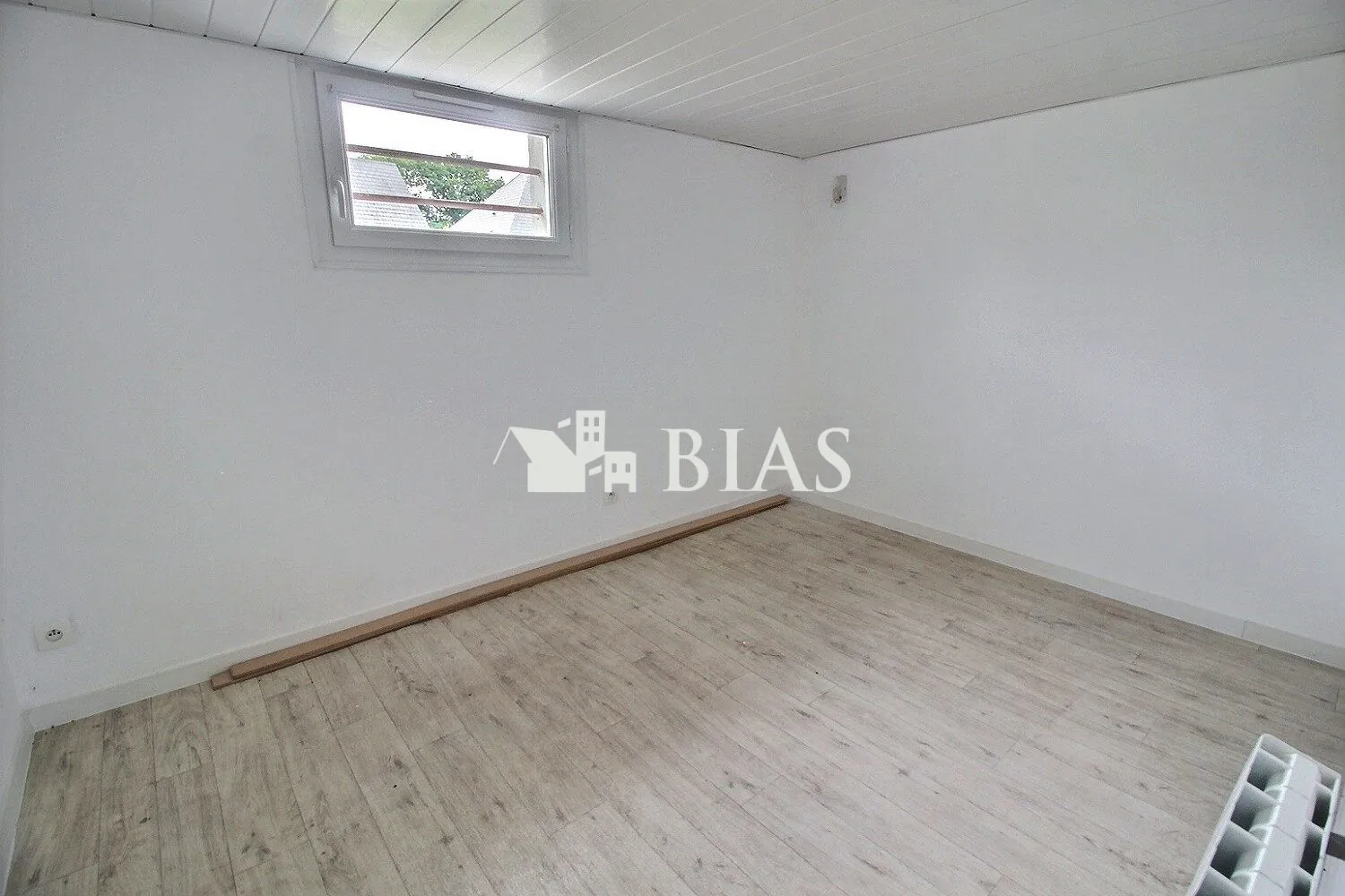 Maison de plain-pied à Saint-Ouen-de-Thouberville avec grand terrain en vente 