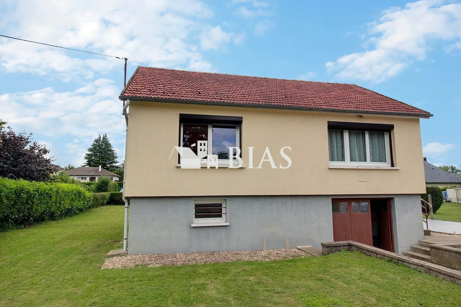 Maison de plain-pied à Saint-Ouen-de-Thouberville avec grand terrain en vente 