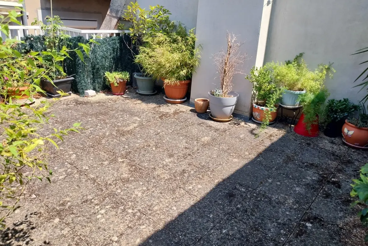 Appartement T4 à Millau avec 3 chambres et emplacement central 