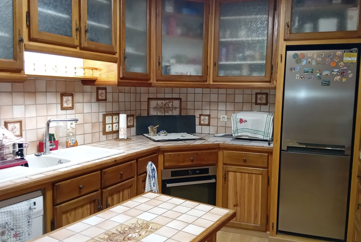 Appartement T4 à Millau avec 3 chambres et emplacement central 