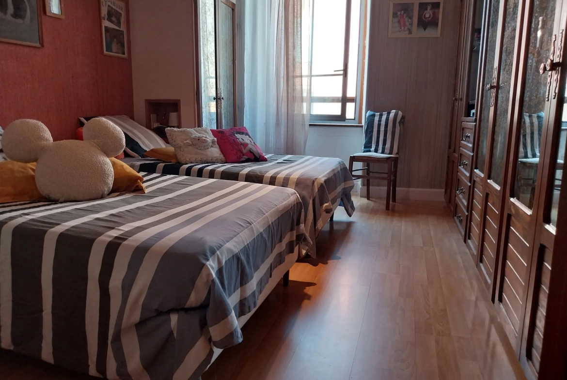 Appartement T4 à Millau avec 3 chambres et emplacement central 