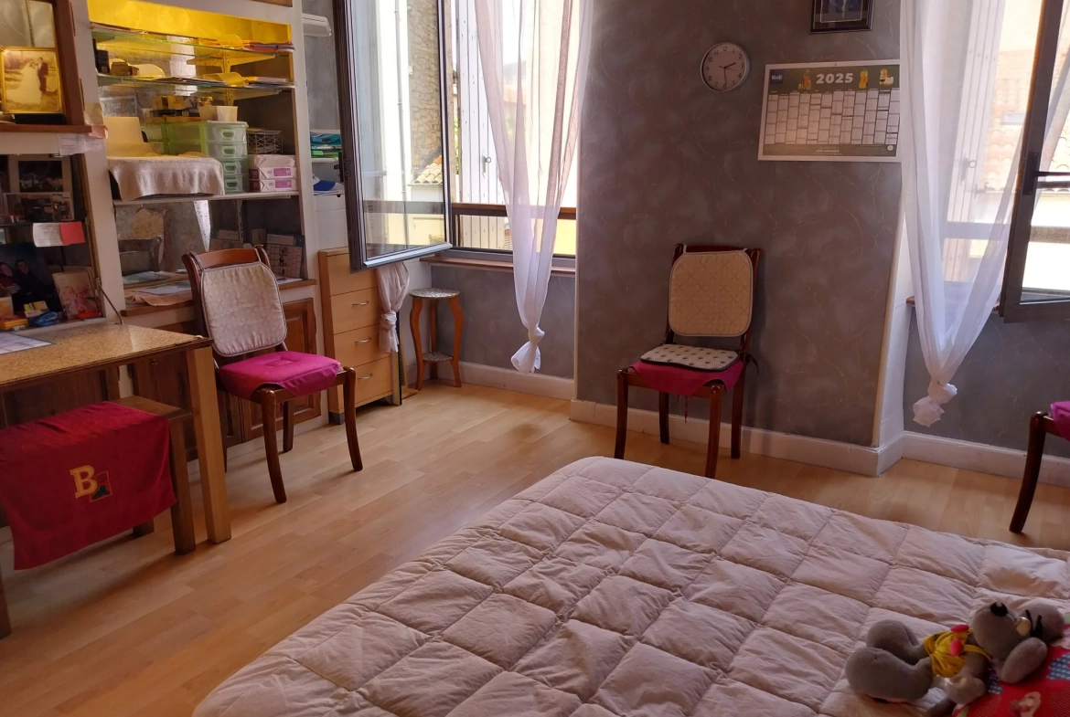 Appartement T4 à Millau avec 3 chambres et emplacement central 