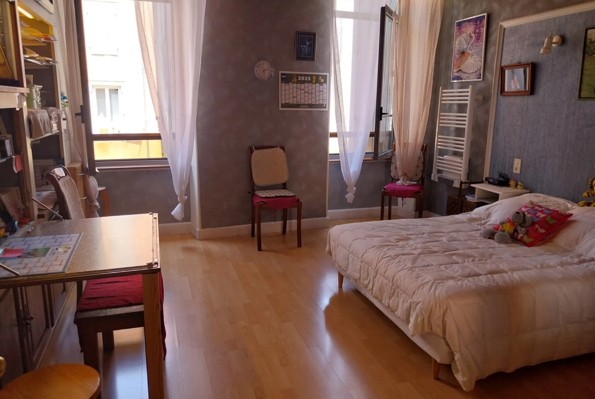 Appartement T4 à Millau avec 3 chambres et emplacement central 