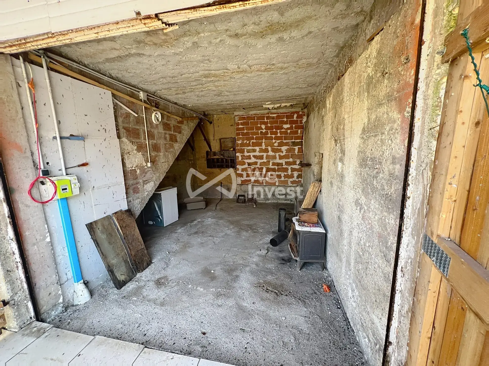 Garage Maison à vendre à Saint-Savin avec grand potentiel de rénovation 
