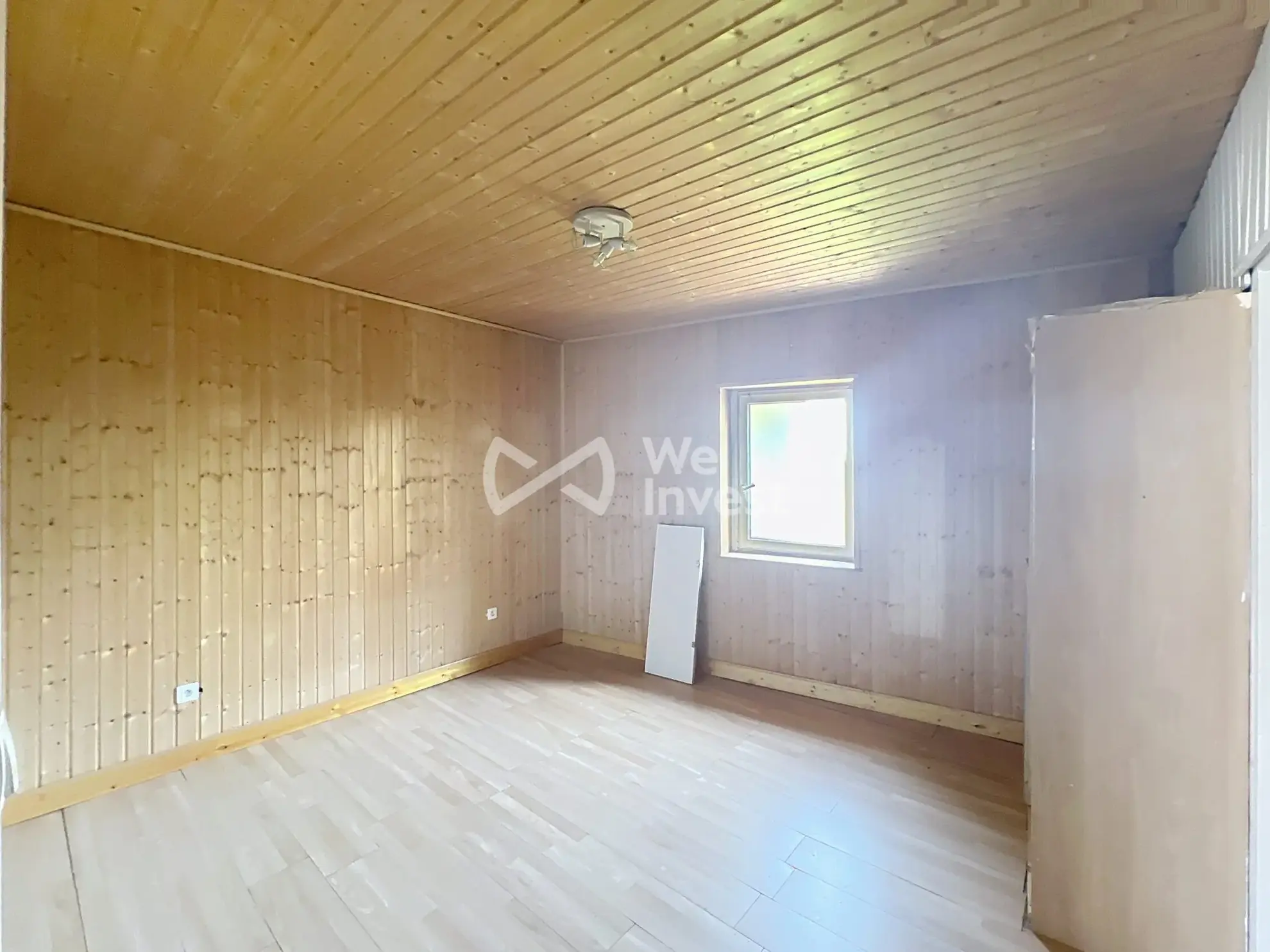 Salon / salle à manger Maison à vendre à Saint-Savin avec grand potentiel de rénovation 