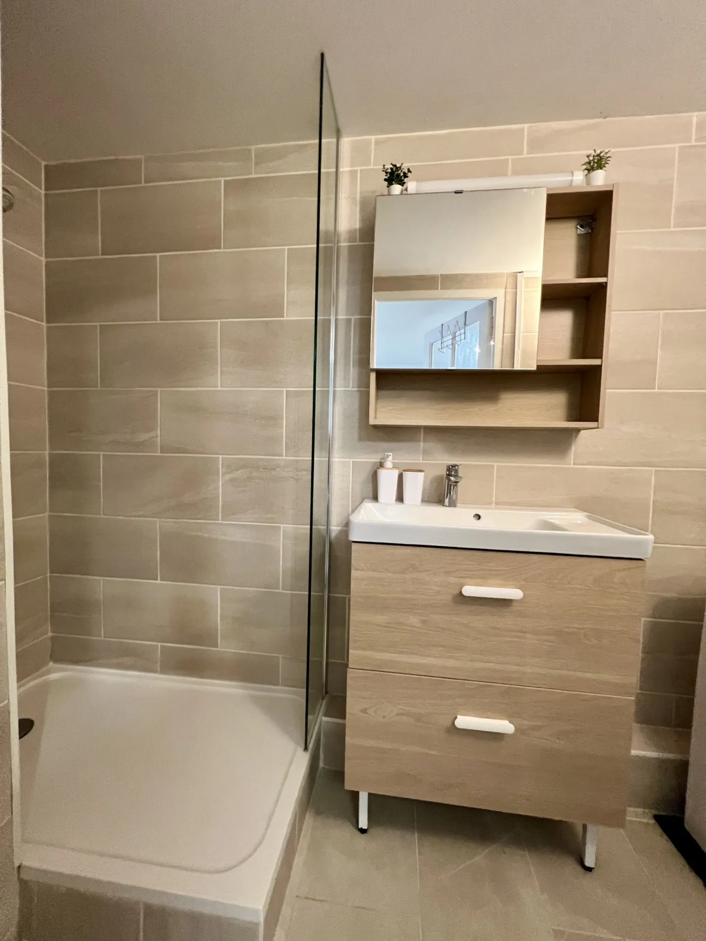 Charmant appartement T2 rénové à Meulan en Yvelines, proche gare, idéal premier achat ou investissement 